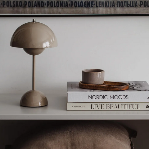 Aurora-Inspired LED Desk Lamp – Warm Energy-Efficient USB-C