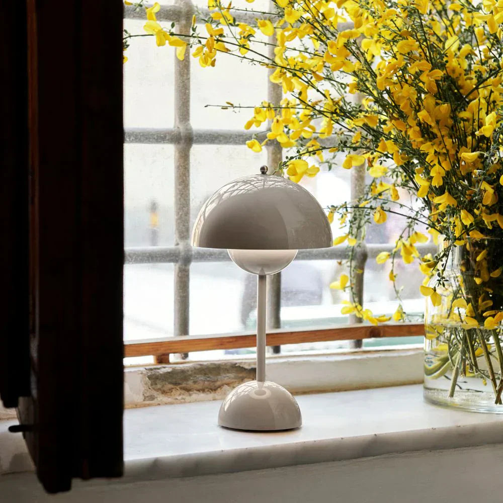 Aurora-Inspired LED Desk Lamp – Warm Energy-Efficient USB-C