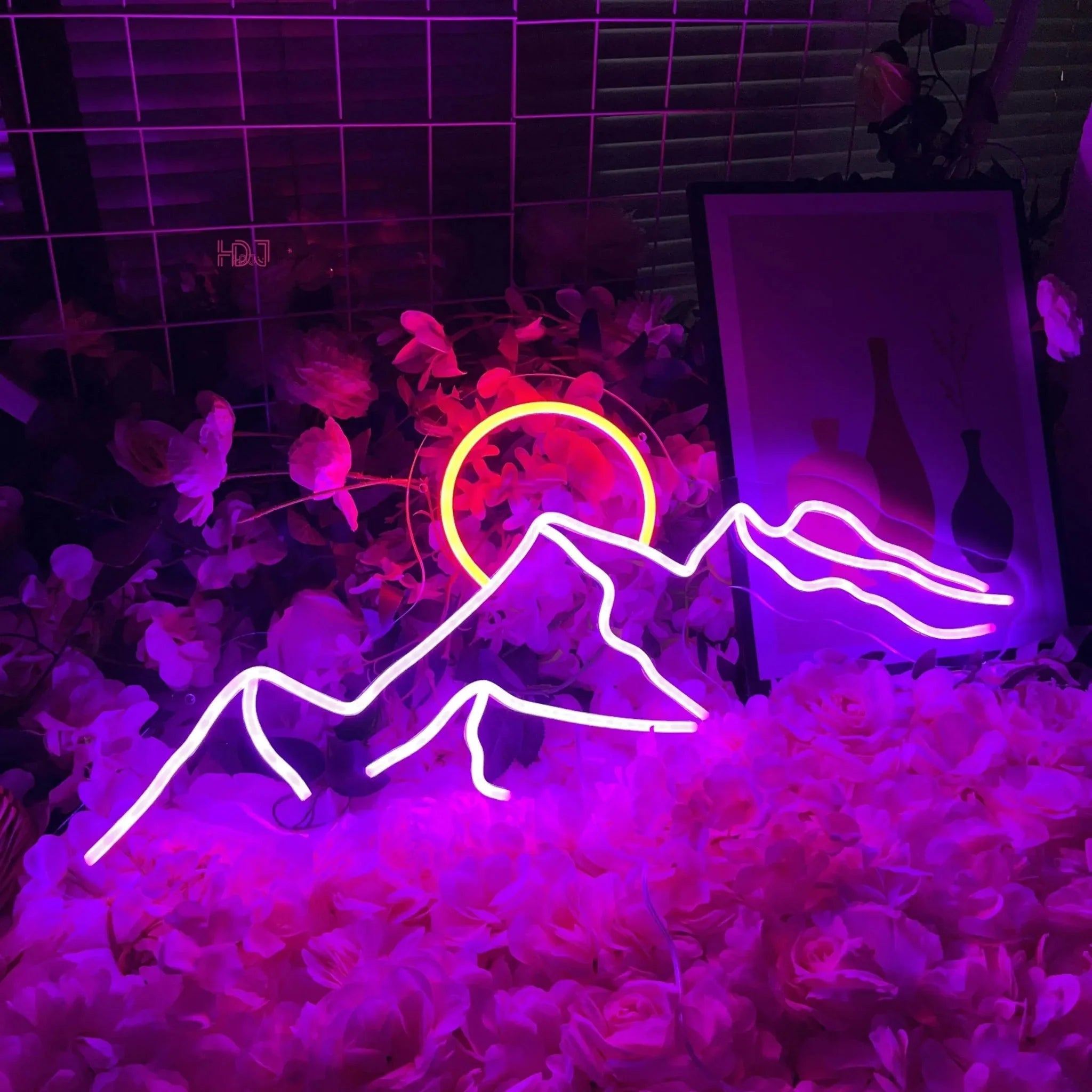 SummitGlow – LED Neon Sign with Mountain & Sun Design for a Vibrant Ambience