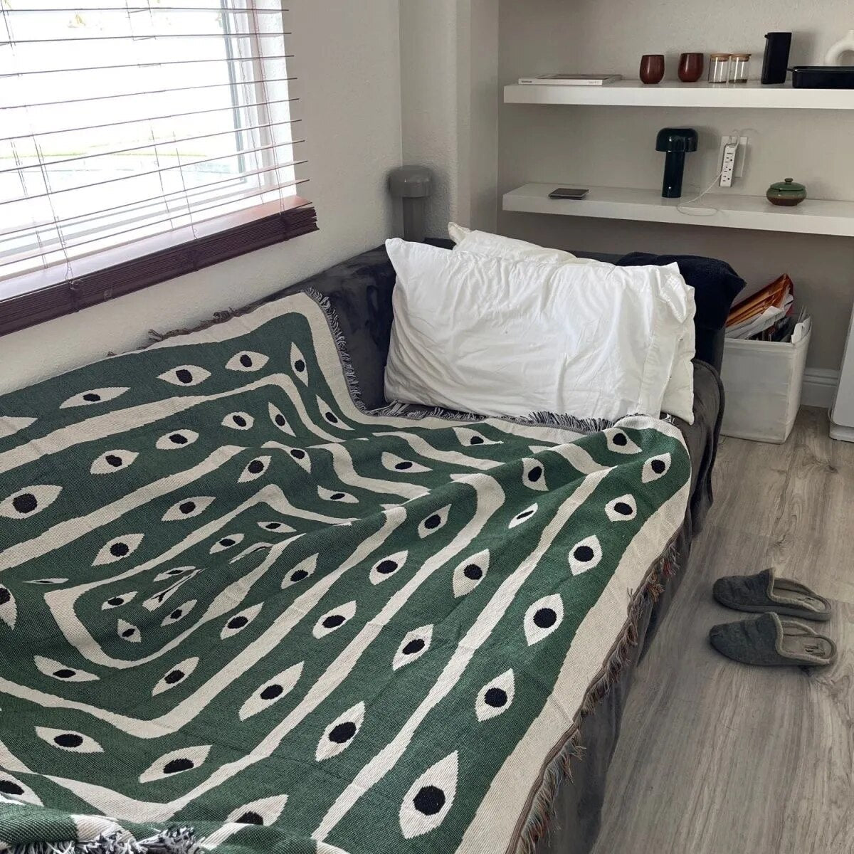 Snake Eye Design Sofa Blanket for Cozy Home Decor